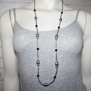 Beautiful silver and black beaded necklace 38-40"